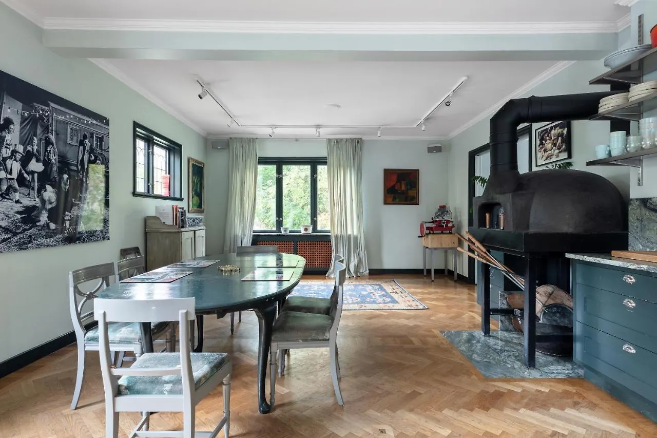 Fantastic 4 Bedroom Home In Bromma With Everything 斯德哥尔摩