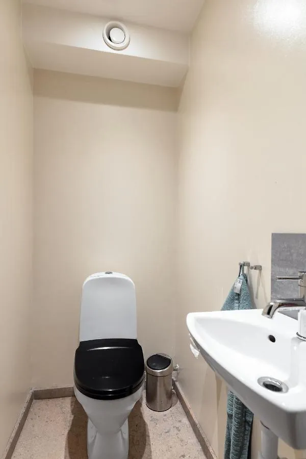 Fantastic 4 Bedroom Home In Bromma With Everything Ville de Ville de Stockholm 0*,  Suède